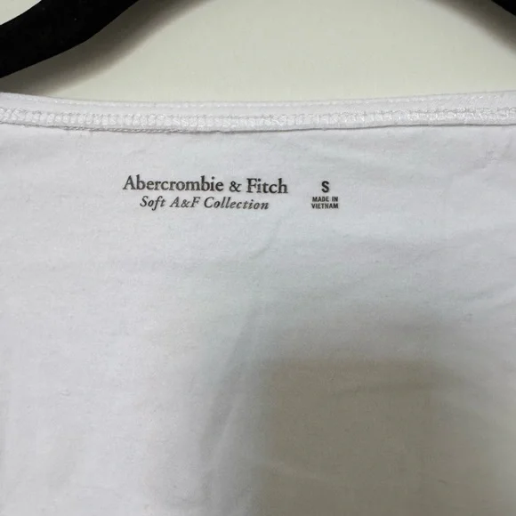 Abercrombie & Fitch White Crop Top with Loop Closure Detail - Picture 3 of 4